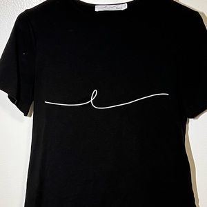 Black t-shirt, normal length